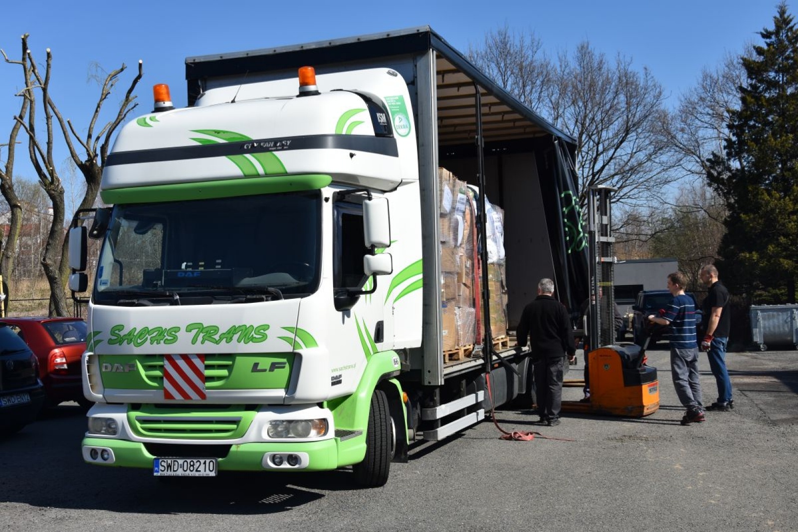 Zdjęcie w galerii na portalu naszwodzislaw.com: Z powiatu wodzisławskiego wyruszył kolejny transport darów dla Ukrainy wiadomości z regionu