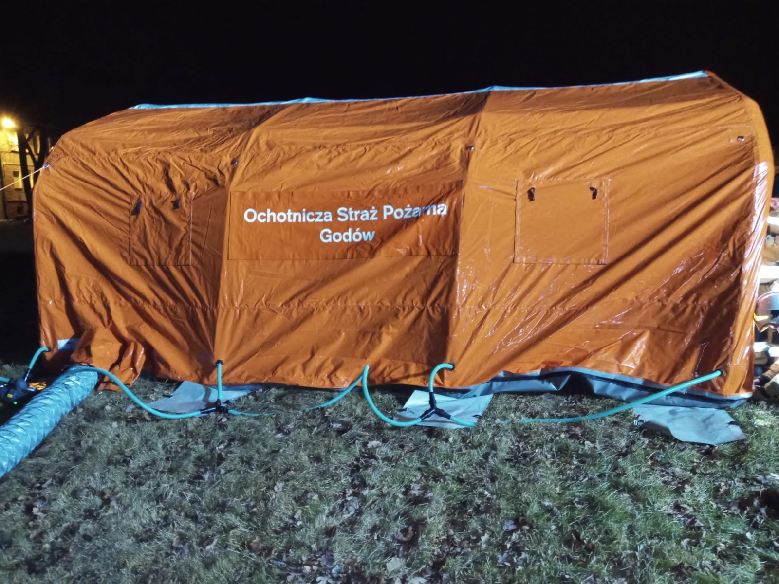 Zdjęcie w galerii na portalu naszwodzislaw.com: OSP Godów z ogólnodostępnym defibrylatorem AED wiadomości z regionu