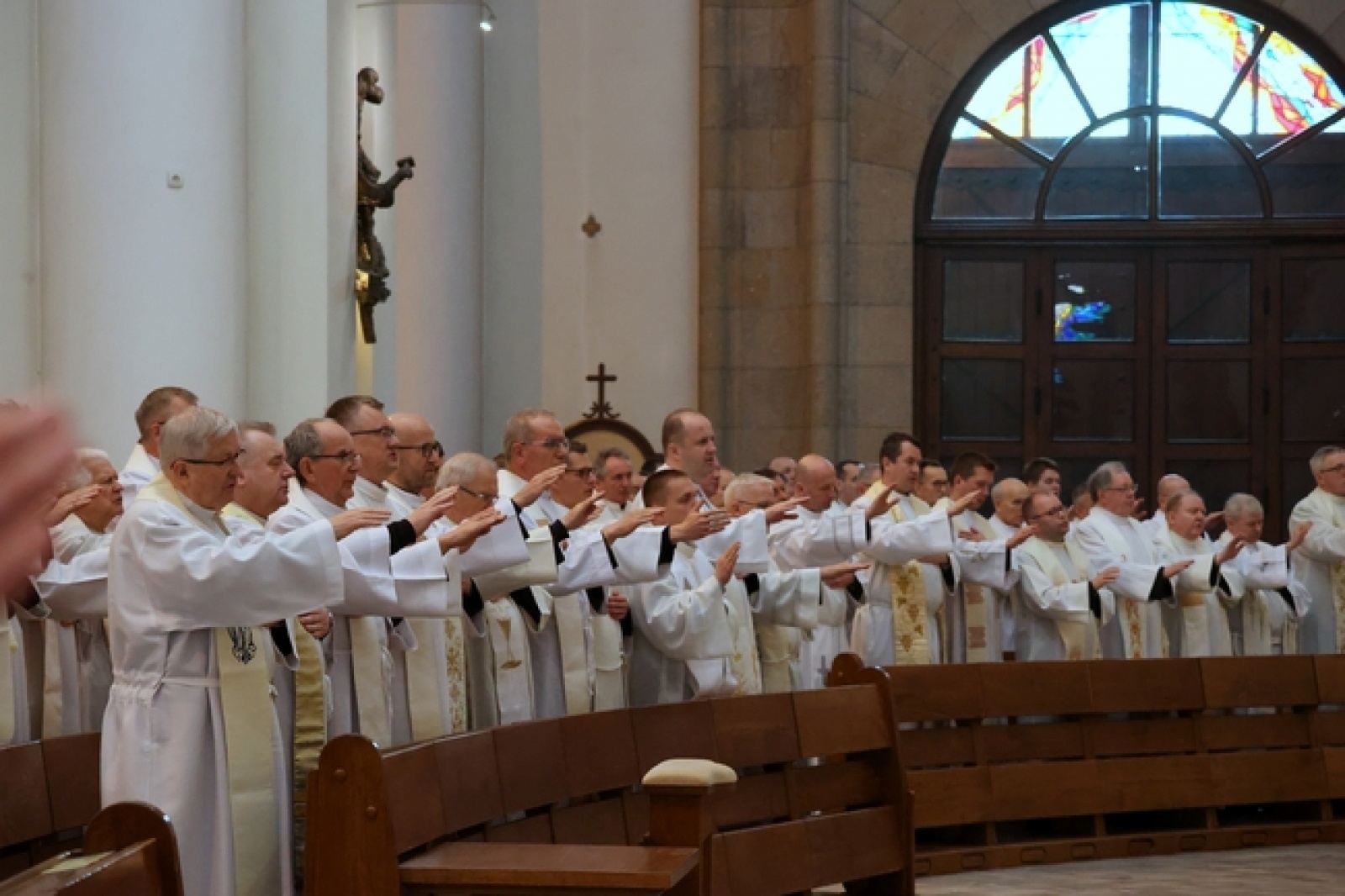 Zdjęcie w galerii na portalu naszwodzislaw.com: Księża archidiecezji katowickiej przekażą 470 tys. na pomoc Ukrainie wiadomości z regionu