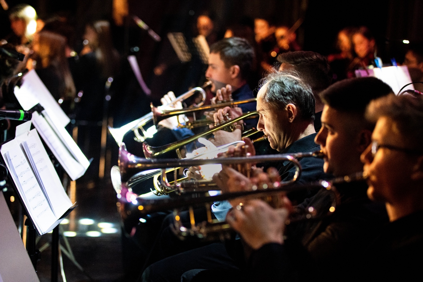 Zdjęcie w galerii na portalu naszwodzislaw.com: Wodzisławska Orkiestra Rozrywkowa z zespołem Feel dla Ukrainy wiadomości z regionu