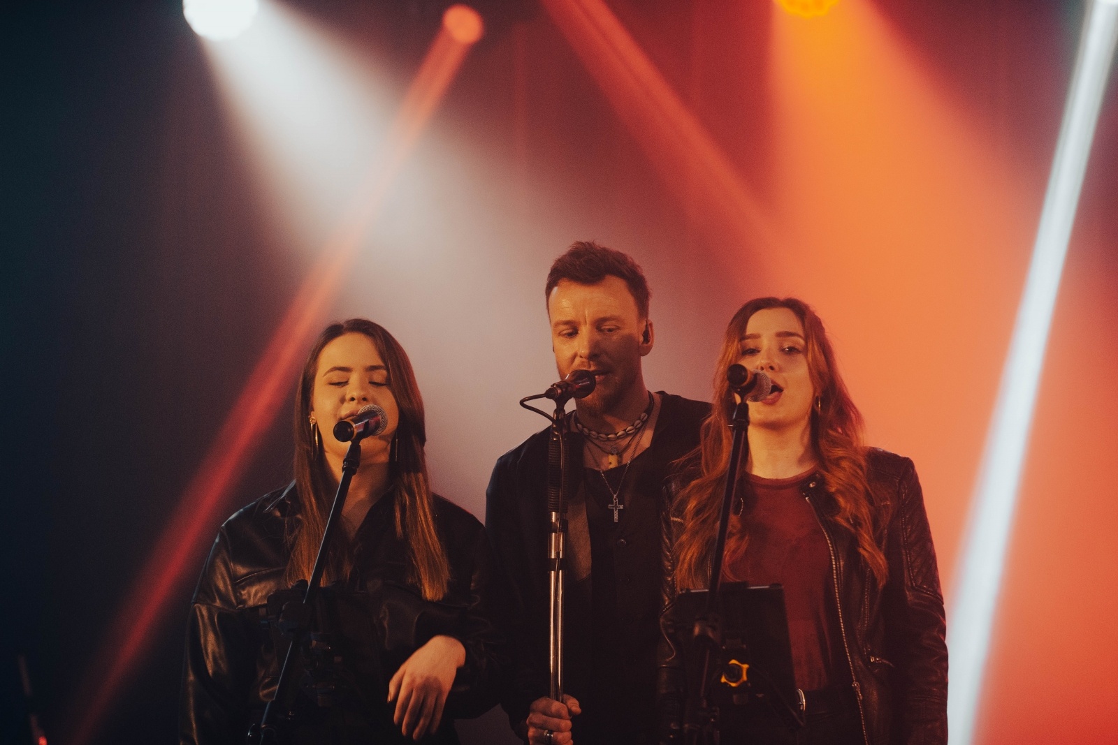 Zdjęcie w galerii na portalu naszwodzislaw.com: Wodzisławska Orkiestra Rozrywkowa z zespołem Feel dla Ukrainy wiadomości z regionu