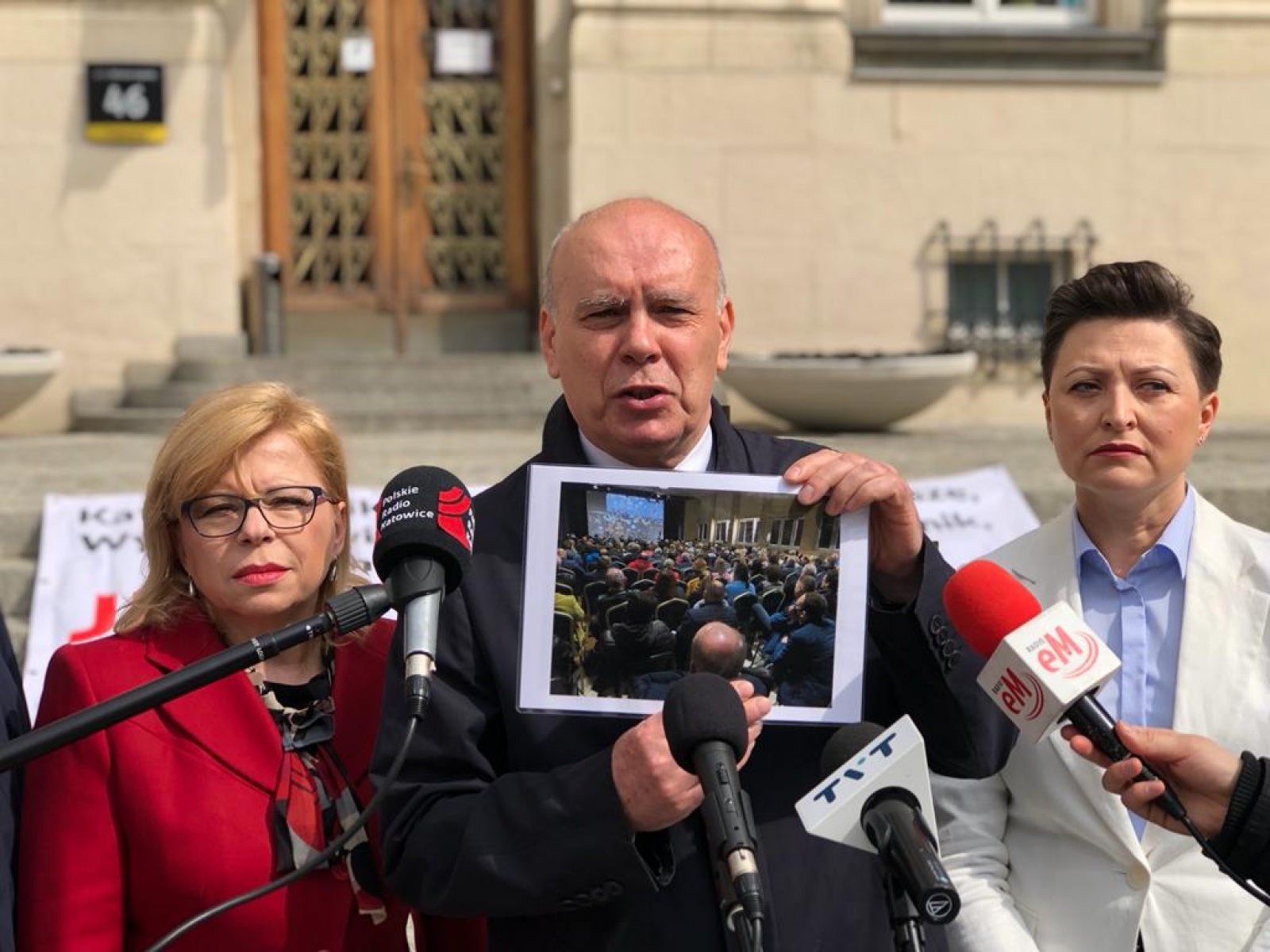 Zdjęcie w galerii na portalu naszwodzislaw.com: PiS chce przejechać koleją po głowach mieszkańców woj. śląskiego. Nie oszczędzi nawet kościoła wiadomości z regionu