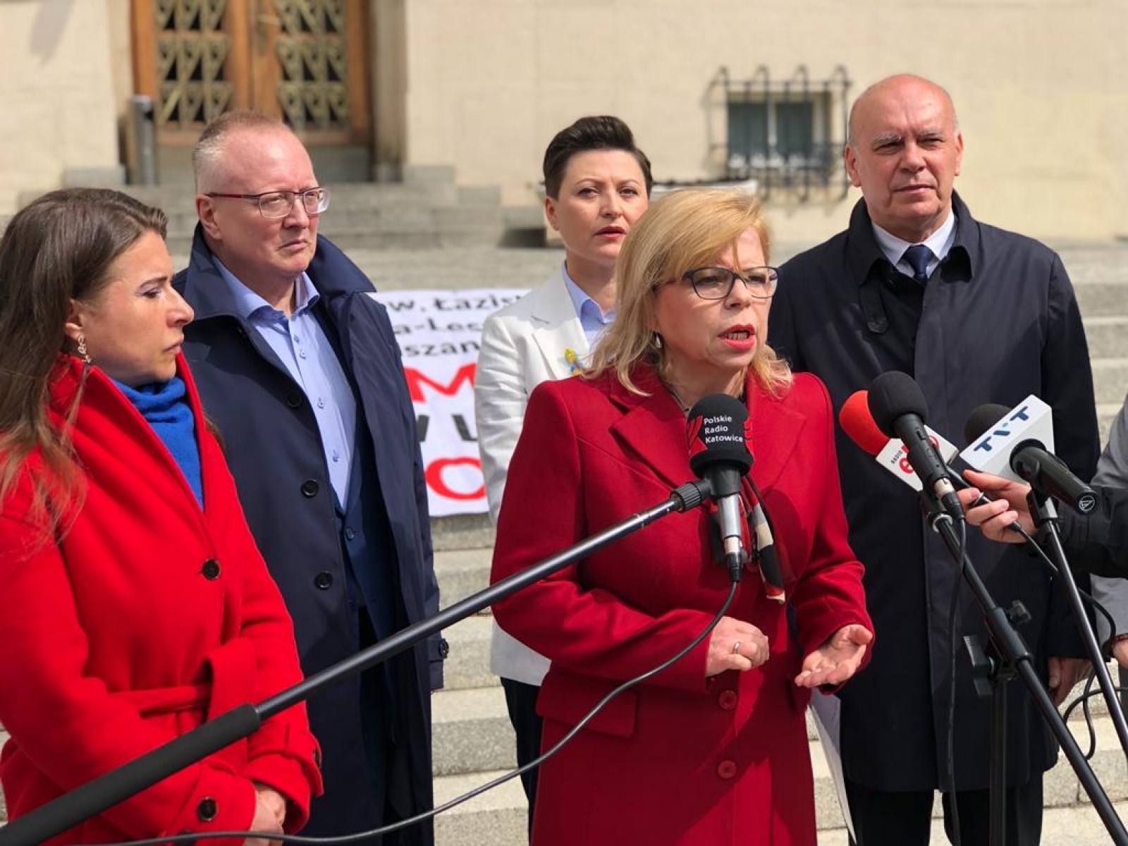 Zdjęcie w galerii na portalu naszwodzislaw.com: PiS chce przejechać koleją po głowach mieszkańców woj. śląskiego. Nie oszczędzi nawet kościoła wiadomości z regionu