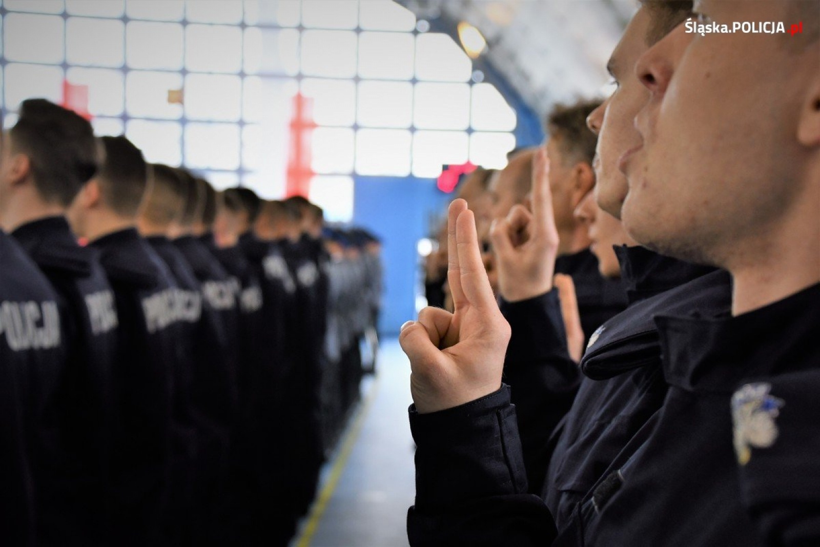 Zdjęcie w galerii na portalu naszwodzislaw.com: Ślubowanie nowych policjantów śląskiego garnizonu wiadomości z regionu