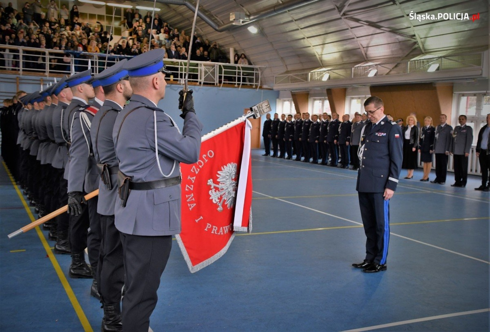Zdjęcie w galerii na portalu naszwodzislaw.com: Ślubowanie nowych policjantów śląskiego garnizonu wiadomości z regionu