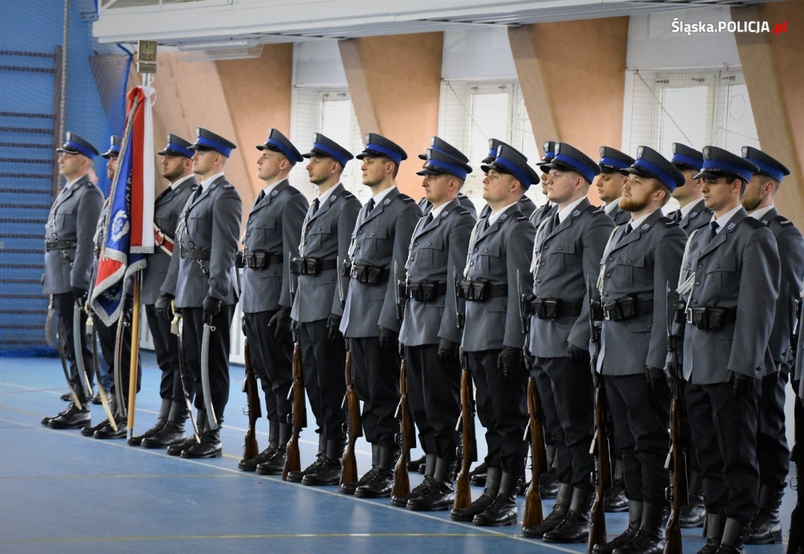 Zdjęcie w galerii na portalu naszwodzislaw.com: Ślubowanie nowych policjantów śląskiego garnizonu wiadomości z regionu