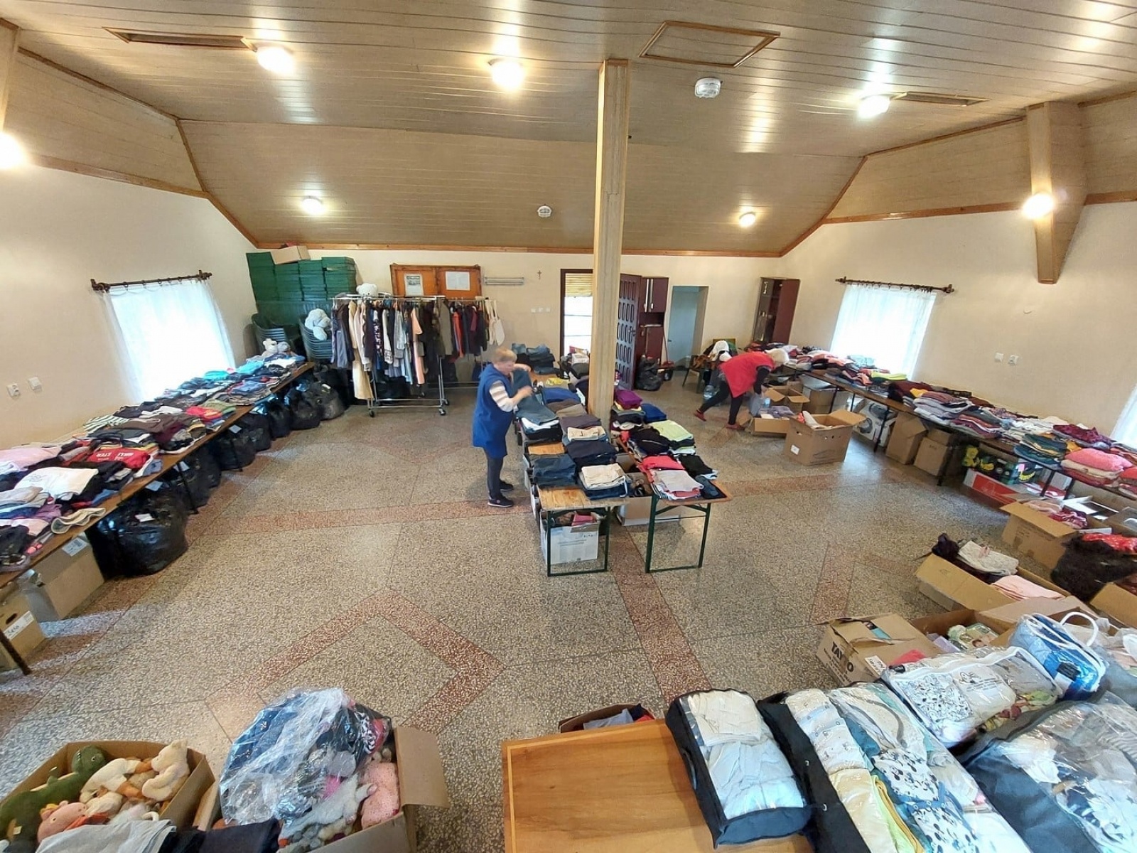 Zdjęcie w galerii na portalu naszwodzislaw.com: Magazyn odzieży i obuwia dla obywateli Ukrainy w nowym miejscu wiadomości z regionu