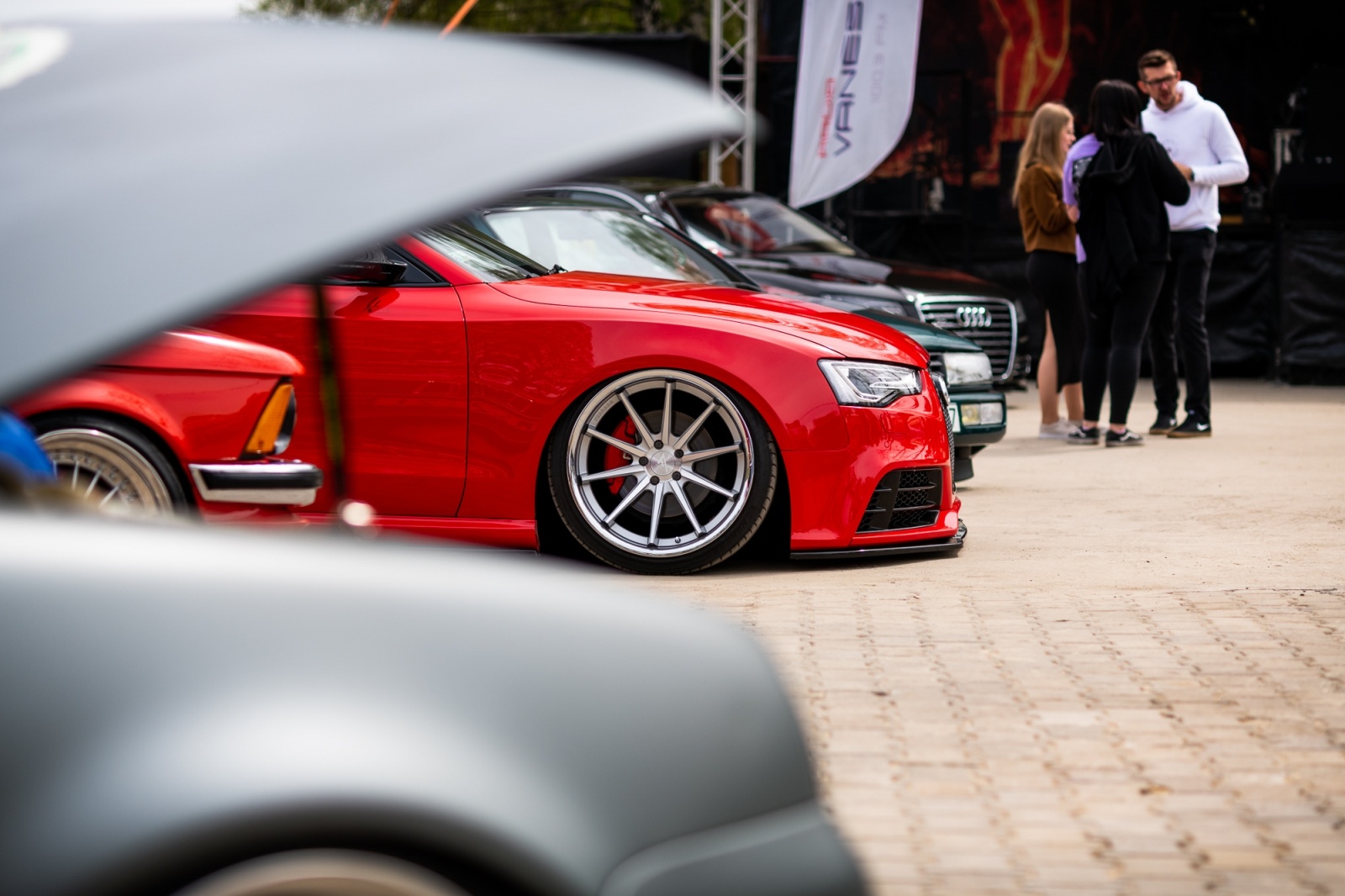 Zdjęcie w galerii na portalu naszwodzislaw.com: Petrol Beach 2022. Auta tuningowe zjechały do Bukowa [FOTO] wiadomości z regionu