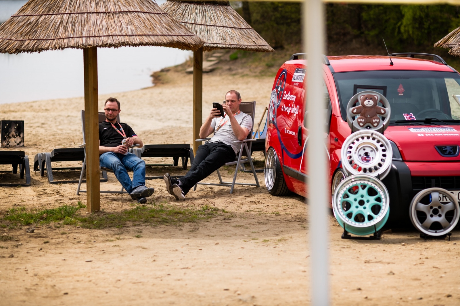 Zdjęcie w galerii na portalu naszwodzislaw.com: Petrol Beach 2022. Auta tuningowe zjechały do Bukowa [FOTO] wiadomości z regionu