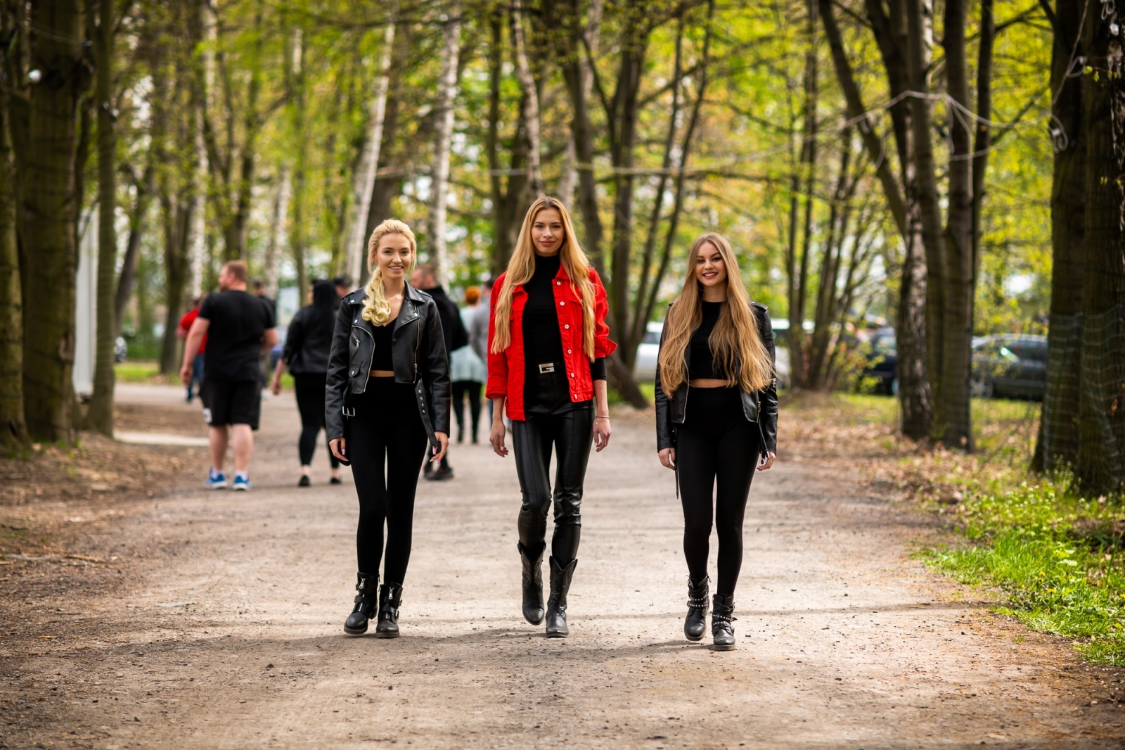 Zdjęcie w galerii na portalu naszwodzislaw.com: Petrol Beach 2022. Auta tuningowe zjechały do Bukowa [FOTO] wiadomości z regionu