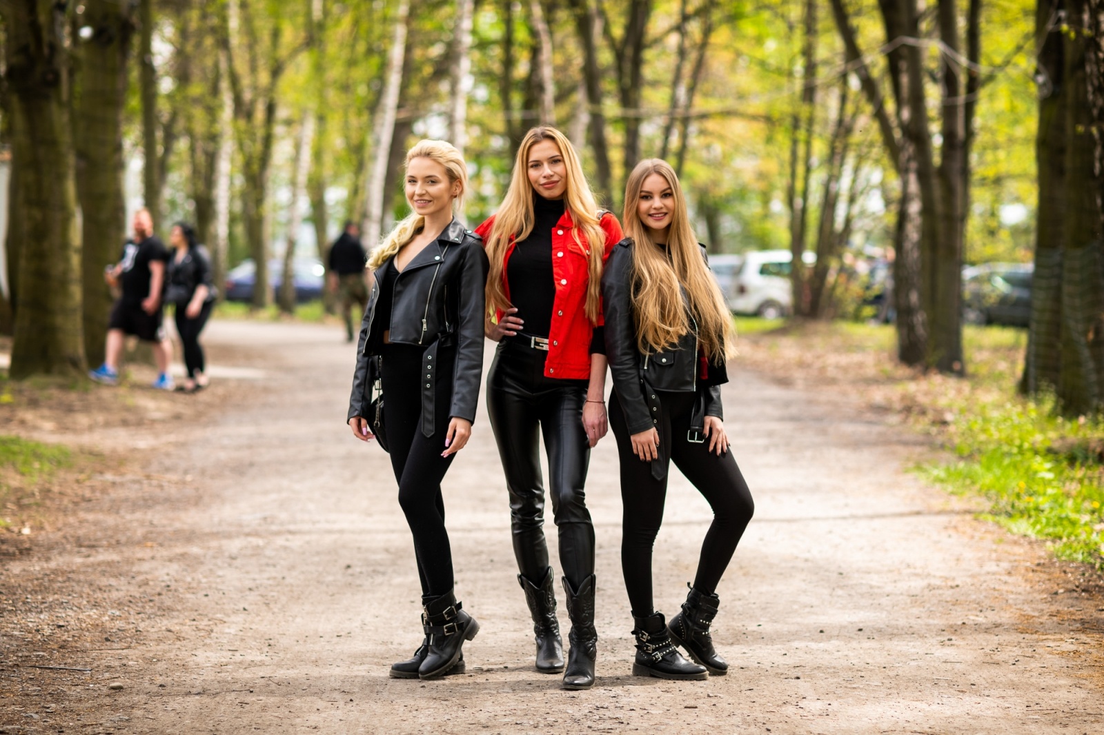 Zdjęcie w galerii na portalu naszwodzislaw.com: Petrol Beach 2022. Auta tuningowe zjechały do Bukowa [FOTO] wiadomości z regionu