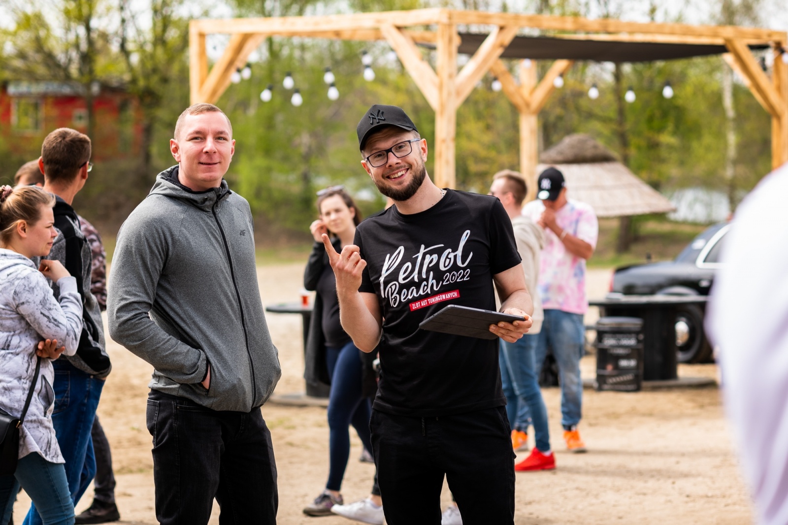 Zdjęcie w galerii na portalu naszwodzislaw.com: Petrol Beach 2022. Auta tuningowe zjechały do Bukowa [FOTO] wiadomości z regionu