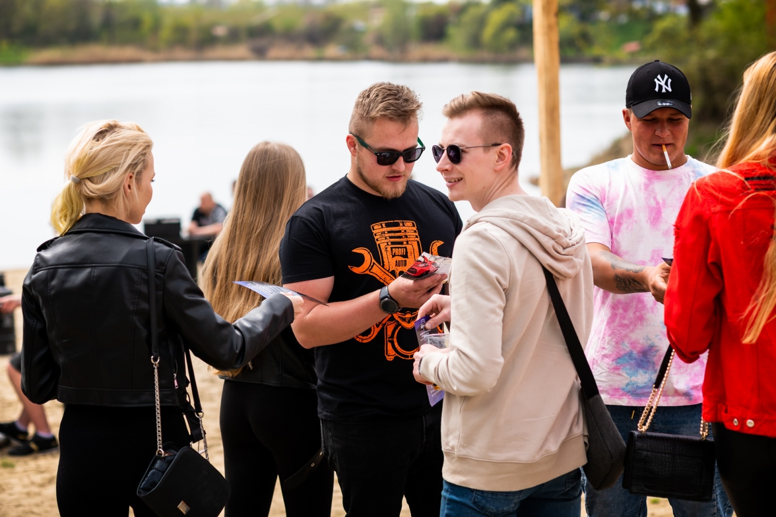 Zdjęcie w galerii na portalu naszwodzislaw.com: Petrol Beach 2022. Auta tuningowe zjechały do Bukowa [FOTO] wiadomości z regionu