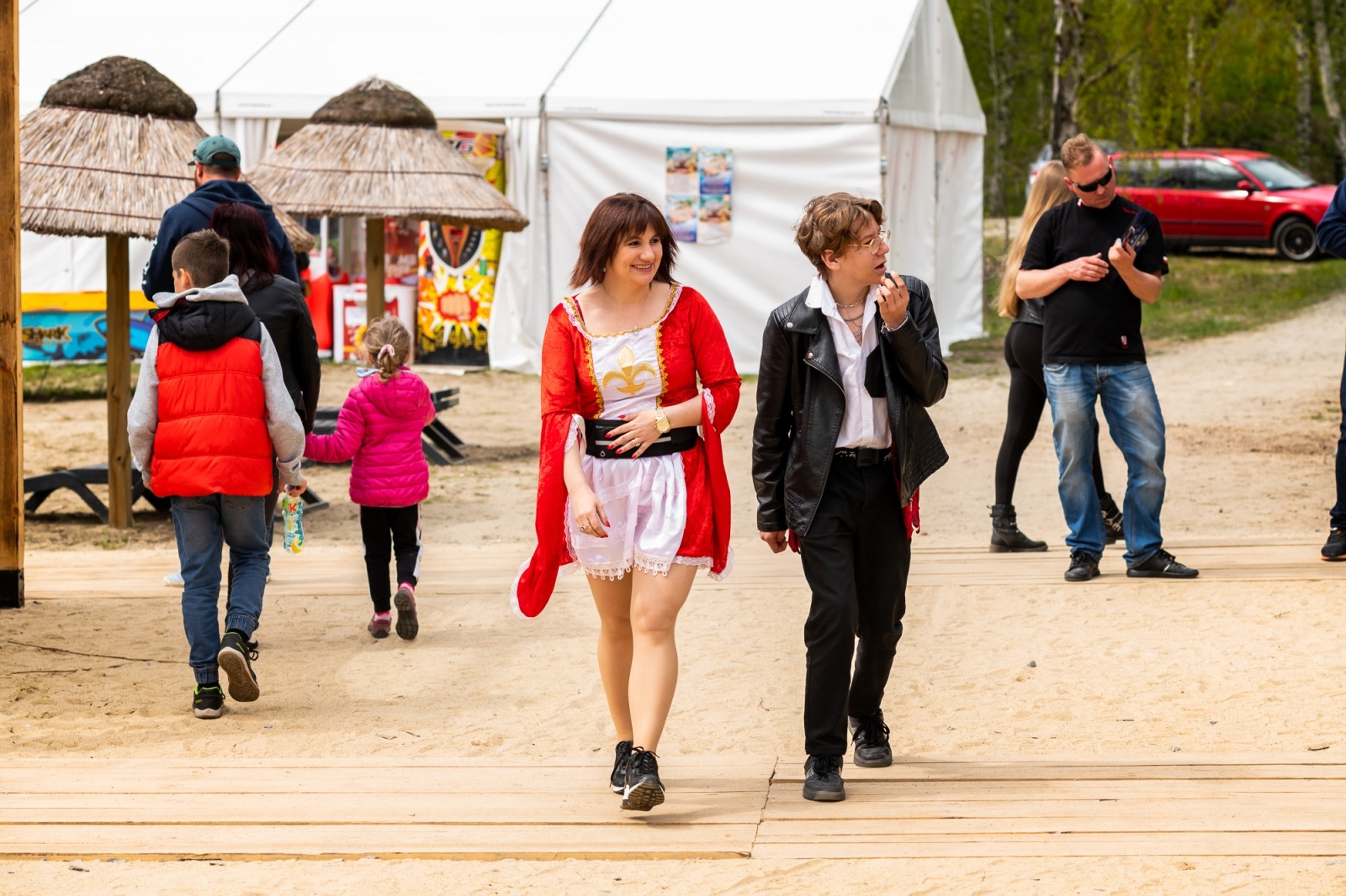 Zdjęcie w galerii na portalu naszwodzislaw.com: Petrol Beach 2022. Auta tuningowe zjechały do Bukowa [FOTO] wiadomości z regionu