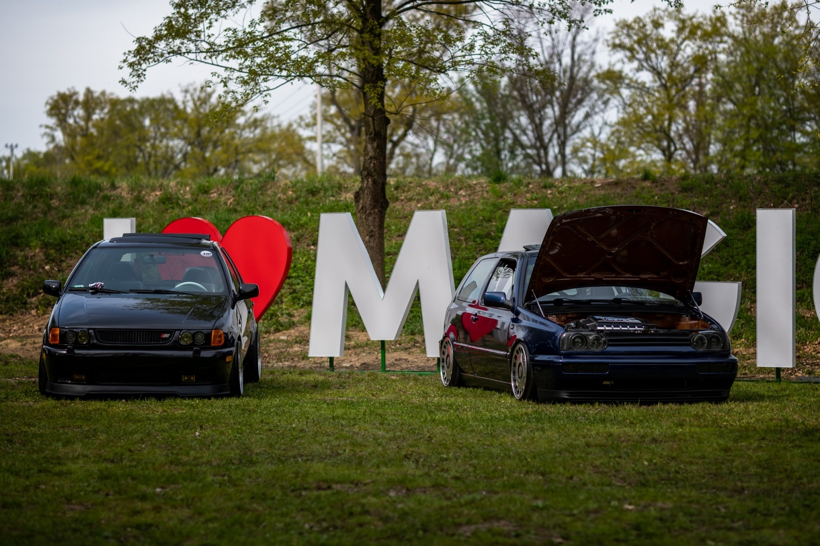Zdjęcie w galerii na portalu naszwodzislaw.com: Petrol Beach 2022. Auta tuningowe zjechały do Bukowa [FOTO] wiadomości z regionu