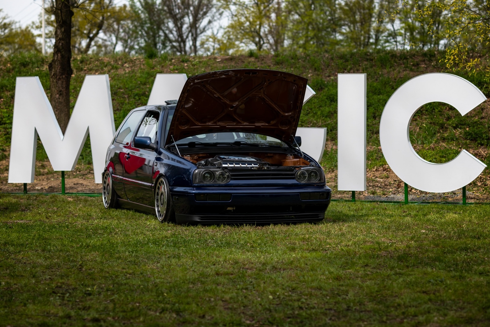 Zdjęcie w galerii na portalu naszwodzislaw.com: Petrol Beach 2022. Auta tuningowe zjechały do Bukowa [FOTO] wiadomości z regionu