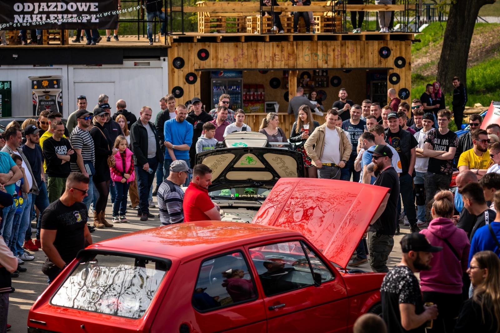 Zdjęcie w galerii na portalu naszwodzislaw.com: Petrol Beach 2022. Auta tuningowe zjechały do Bukowa [FOTO] wiadomości z regionu