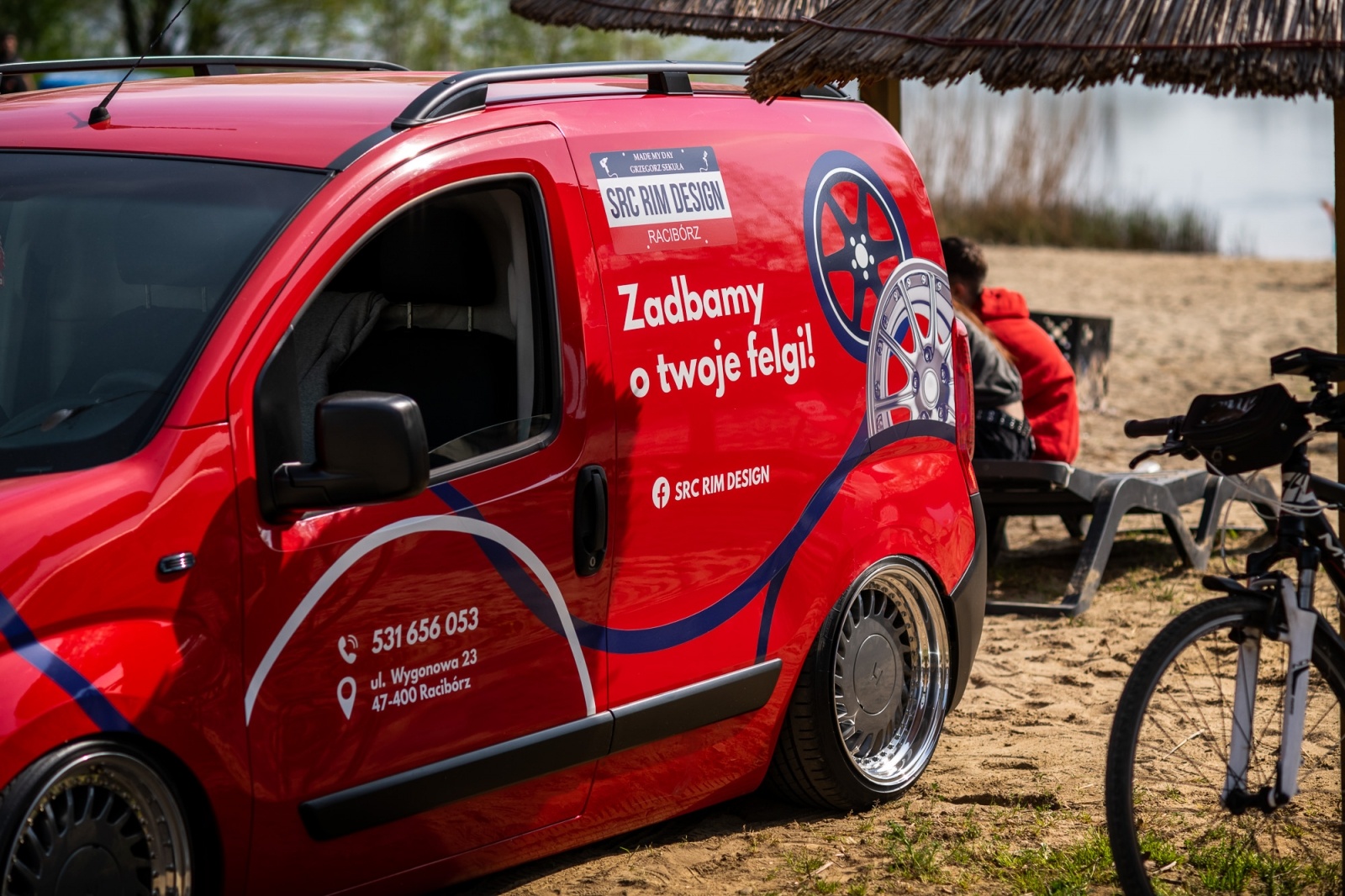 Zdjęcie w galerii na portalu naszwodzislaw.com: Petrol Beach 2022. Auta tuningowe zjechały do Bukowa [FOTO] wiadomości z regionu