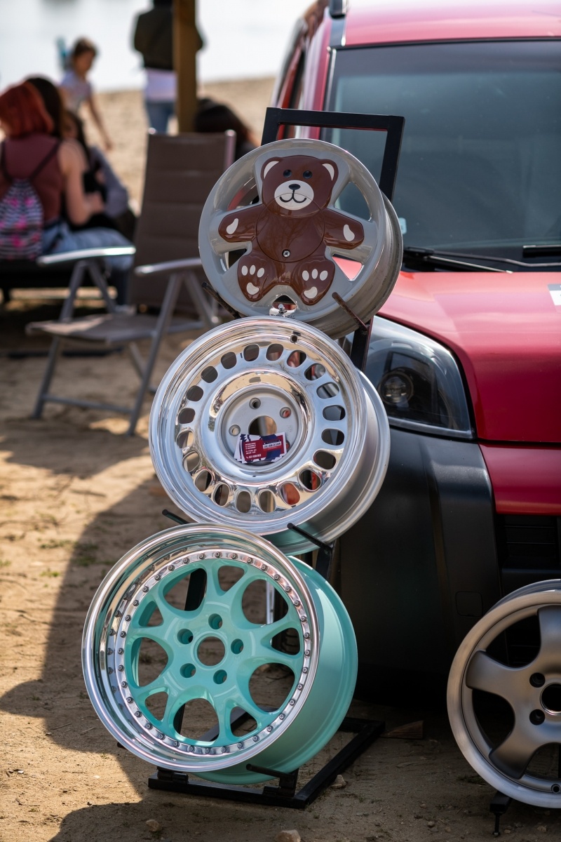 Zdjęcie w galerii na portalu naszwodzislaw.com: Petrol Beach 2022. Auta tuningowe zjechały do Bukowa [FOTO] wiadomości z regionu