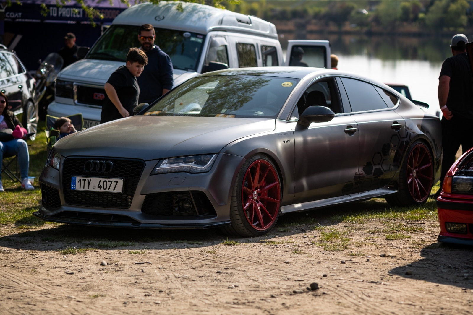 Zdjęcie w galerii na portalu naszwodzislaw.com: Petrol Beach 2022. Auta tuningowe zjechały do Bukowa [FOTO] wiadomości z regionu