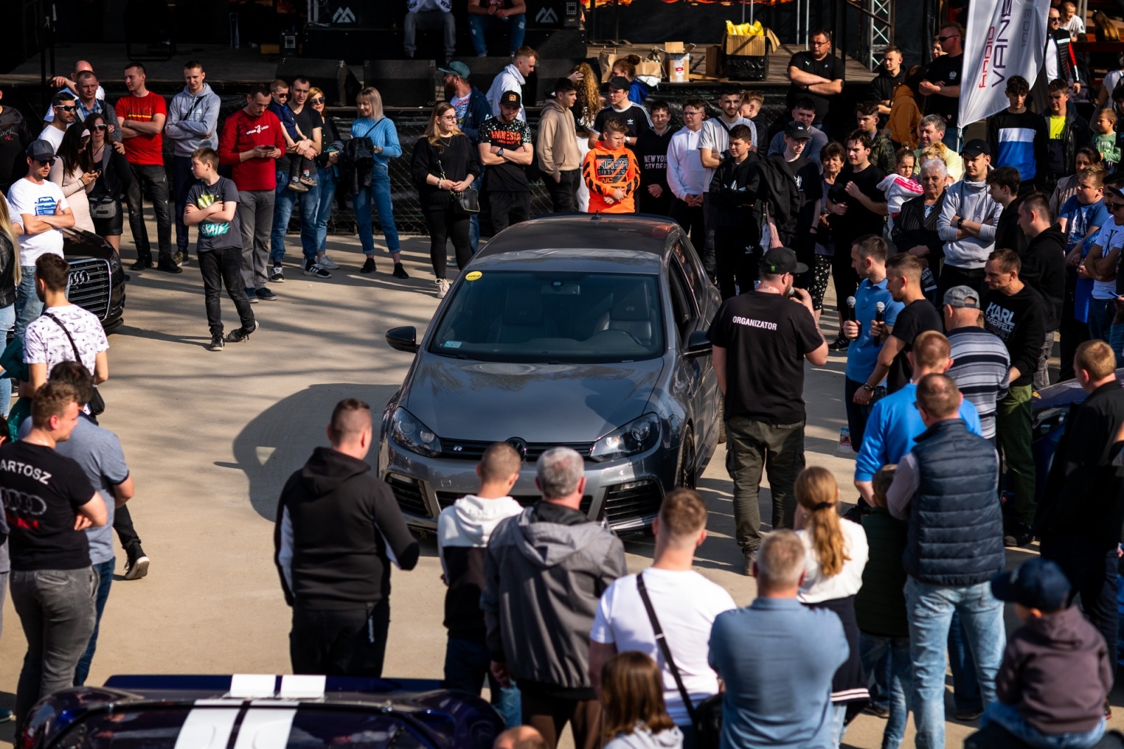 Zdjęcie w galerii na portalu naszwodzislaw.com: Petrol Beach 2022. Auta tuningowe zjechały do Bukowa [FOTO] wiadomości z regionu