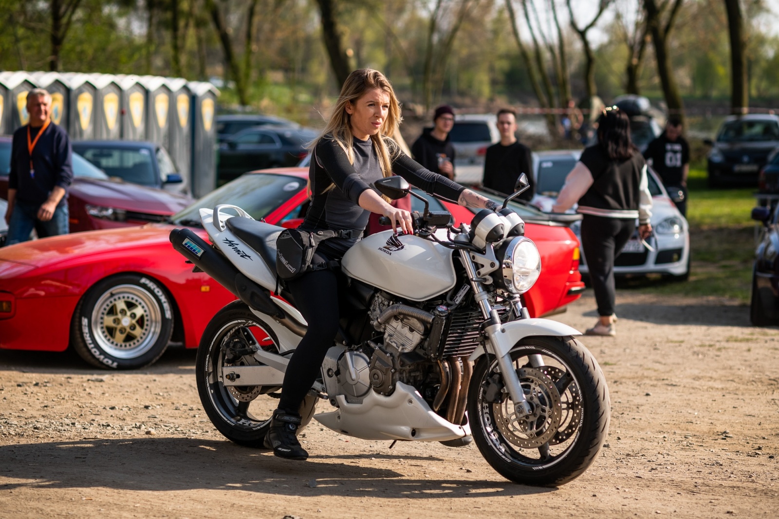 Zdjęcie w galerii na portalu naszwodzislaw.com: Petrol Beach 2022. Auta tuningowe zjechały do Bukowa [FOTO] wiadomości z regionu