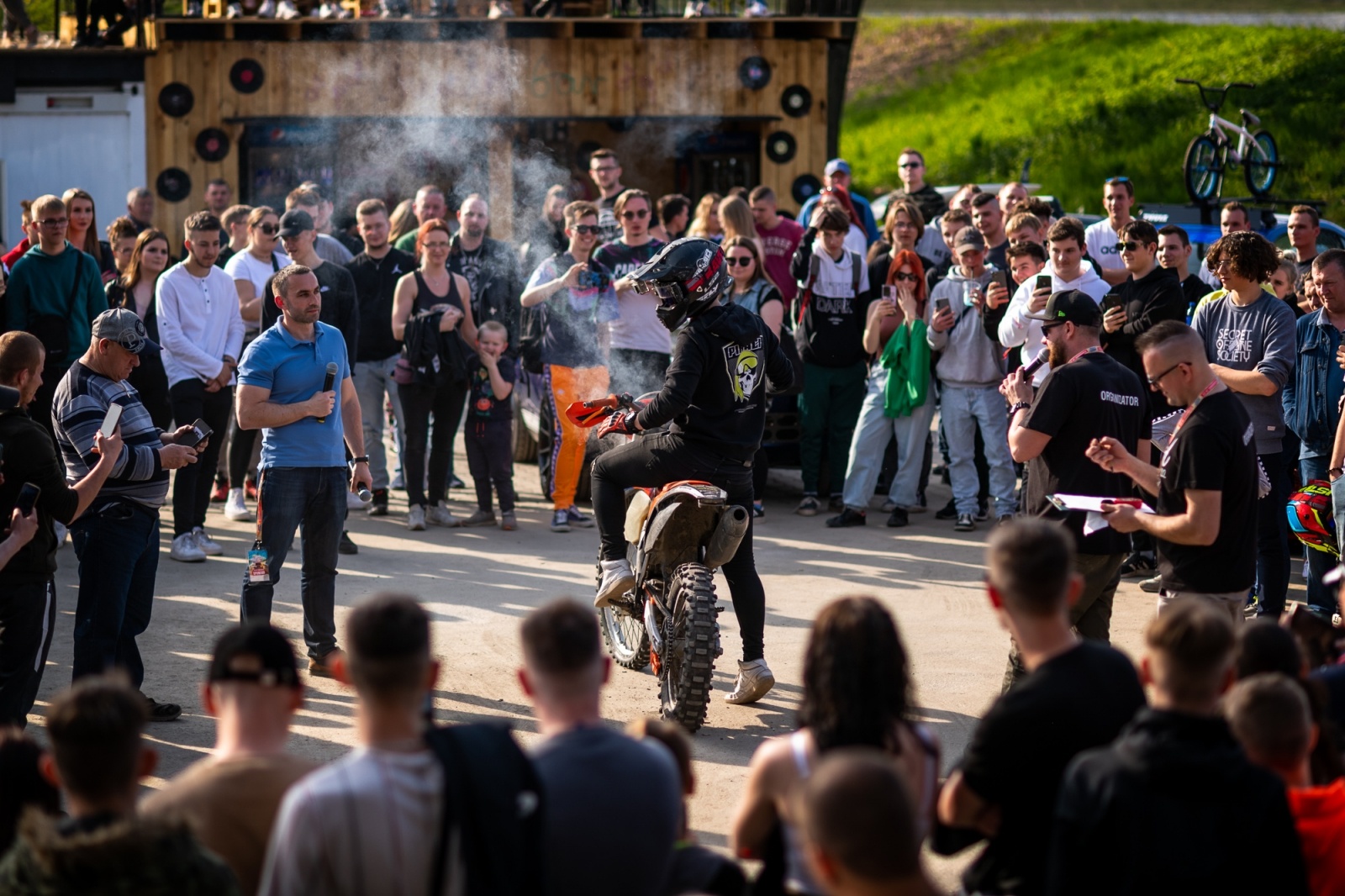 Zdjęcie w galerii na portalu naszwodzislaw.com: Petrol Beach 2022. Auta tuningowe zjechały do Bukowa [FOTO] wiadomości z regionu