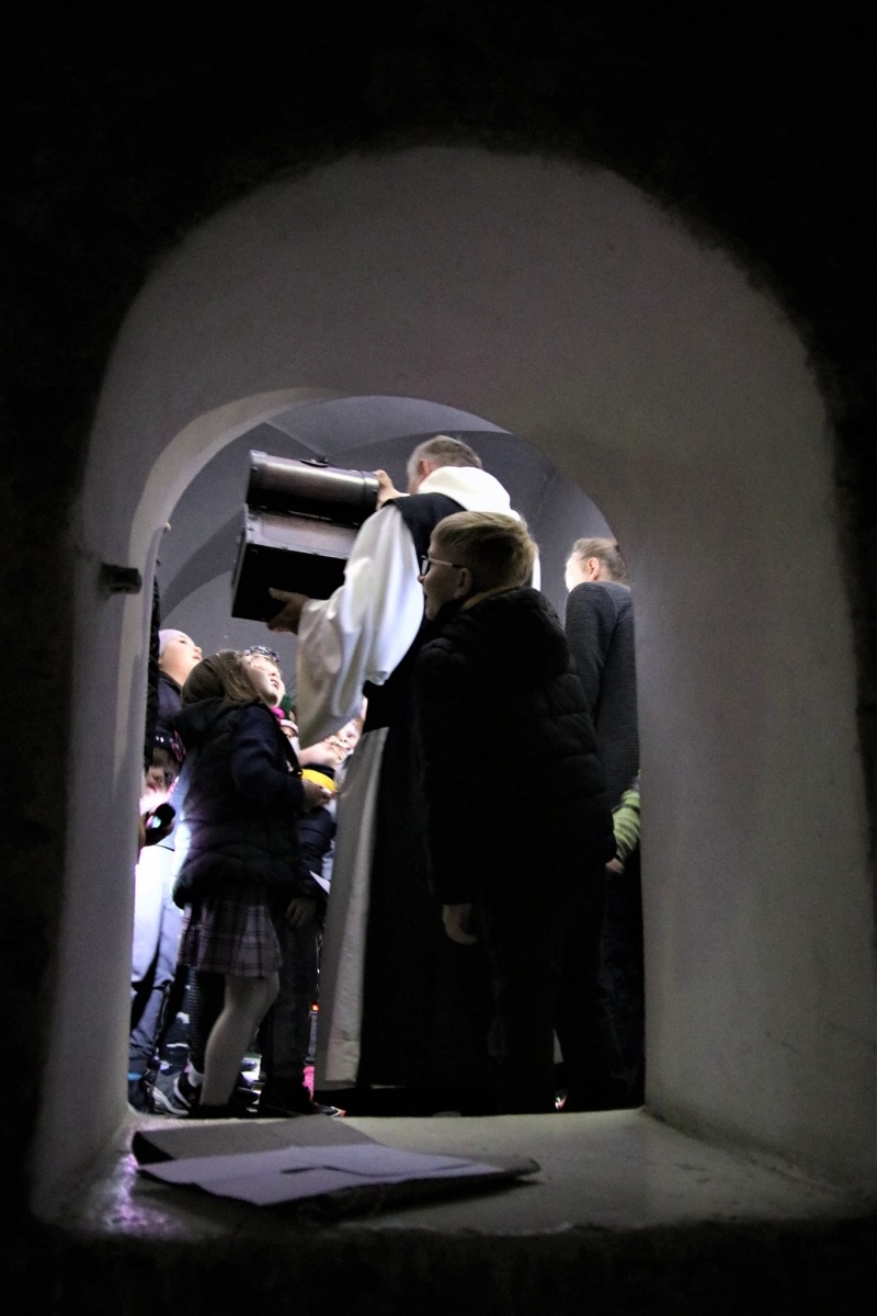 Zdjęcie w galerii na portalu naszwodzislaw.com: Dreszczyk emocji i tajemnice. Nocne szukanie skarbu w Rudach wiadomości z regionu