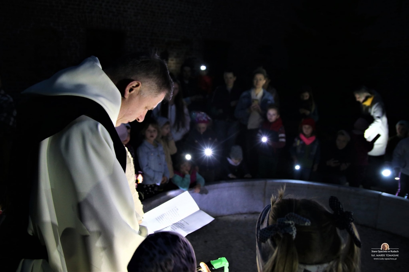 Zdjęcie w galerii na portalu naszwodzislaw.com: Dreszczyk emocji i tajemnice. Nocne szukanie skarbu w Rudach wiadomości z regionu