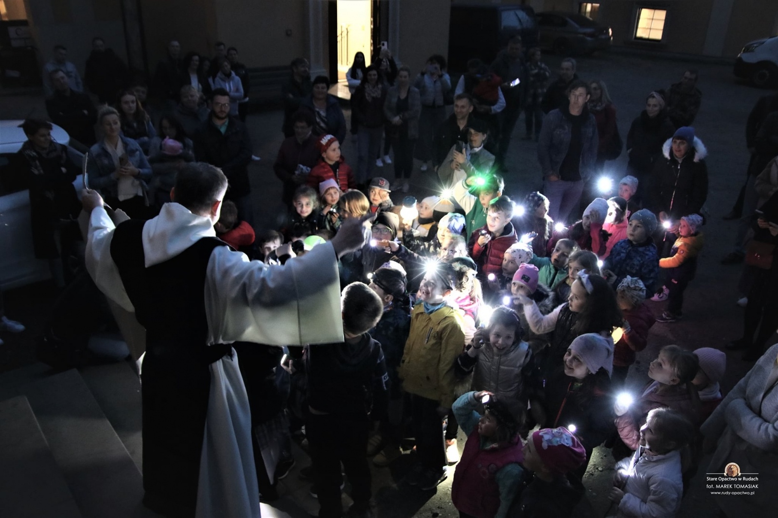 Zdjęcie w galerii na portalu naszwodzislaw.com: Dreszczyk emocji i tajemnice. Nocne szukanie skarbu w Rudach wiadomości z regionu