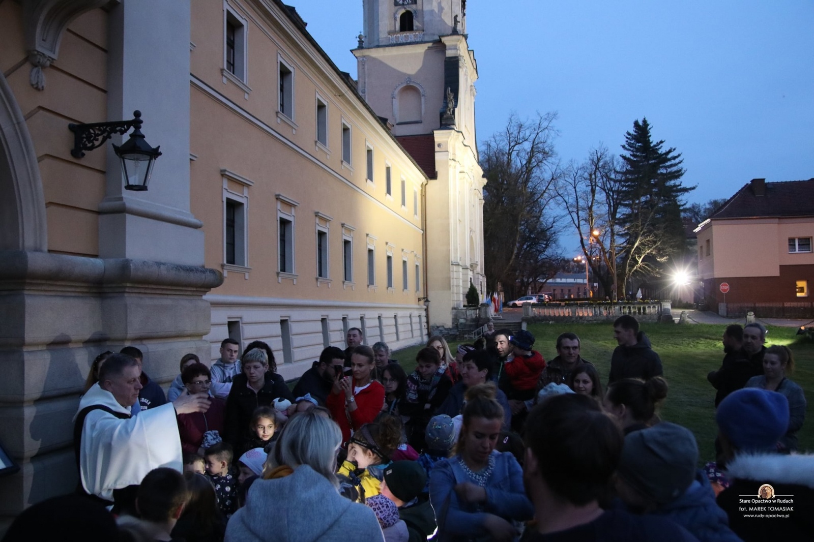 Zdjęcie w galerii na portalu naszwodzislaw.com: Dreszczyk emocji i tajemnice. Nocne szukanie skarbu w Rudach wiadomości z regionu