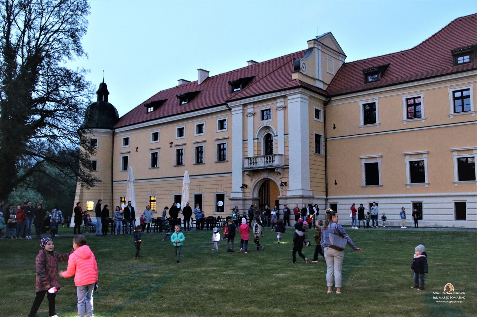 Zdjęcie w galerii na portalu naszwodzislaw.com: Dreszczyk emocji i tajemnice. Nocne szukanie skarbu w Rudach wiadomości z regionu