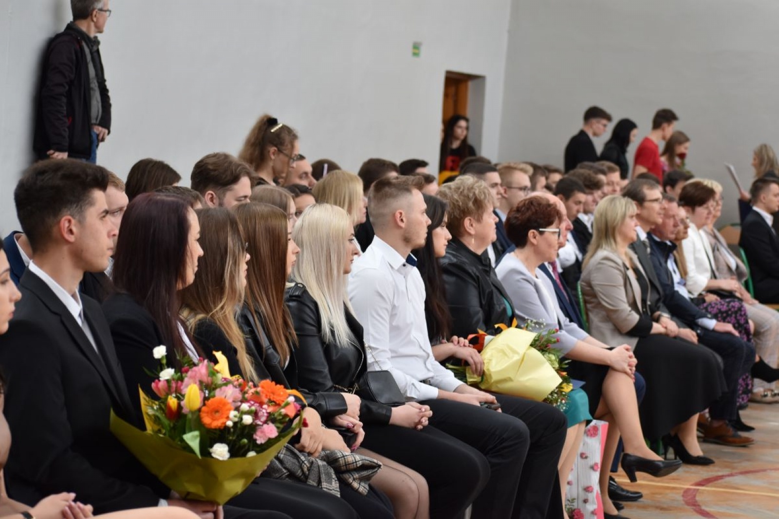 Zdjęcie w galerii na portalu naszwodzislaw.com: Abiturienci zakończyli naukę w powiatowych szkołach wiadomości z regionu