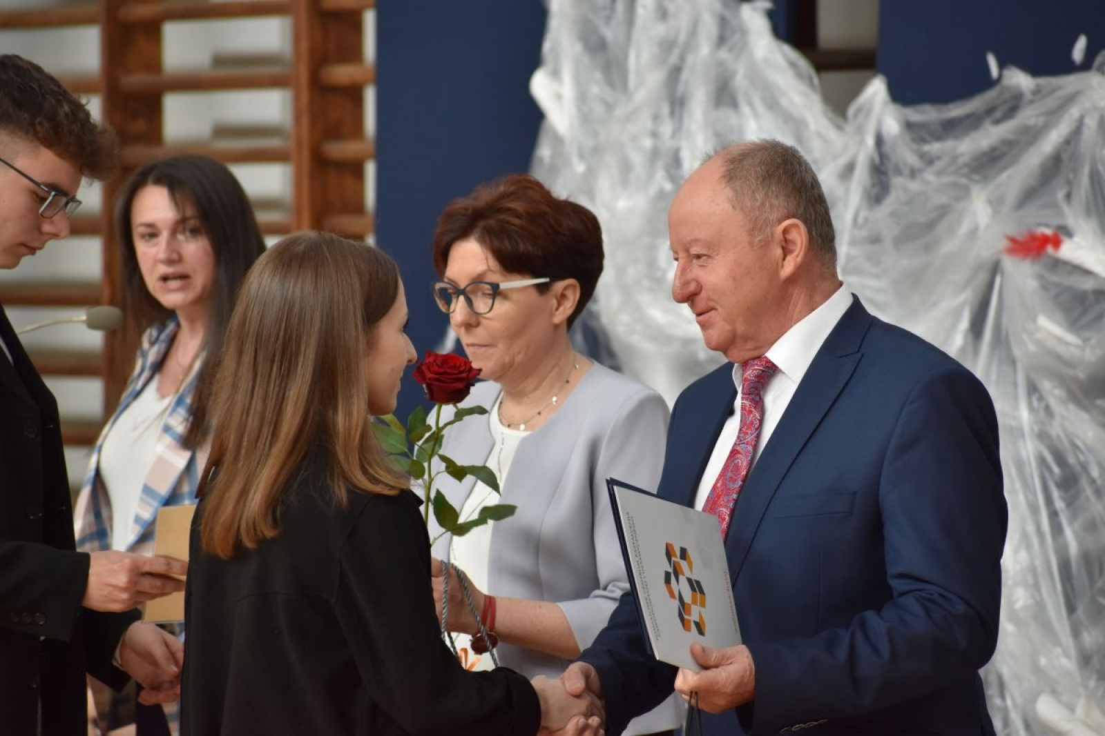 Zdjęcie w galerii na portalu naszwodzislaw.com: Abiturienci zakończyli naukę w powiatowych szkołach wiadomości z regionu