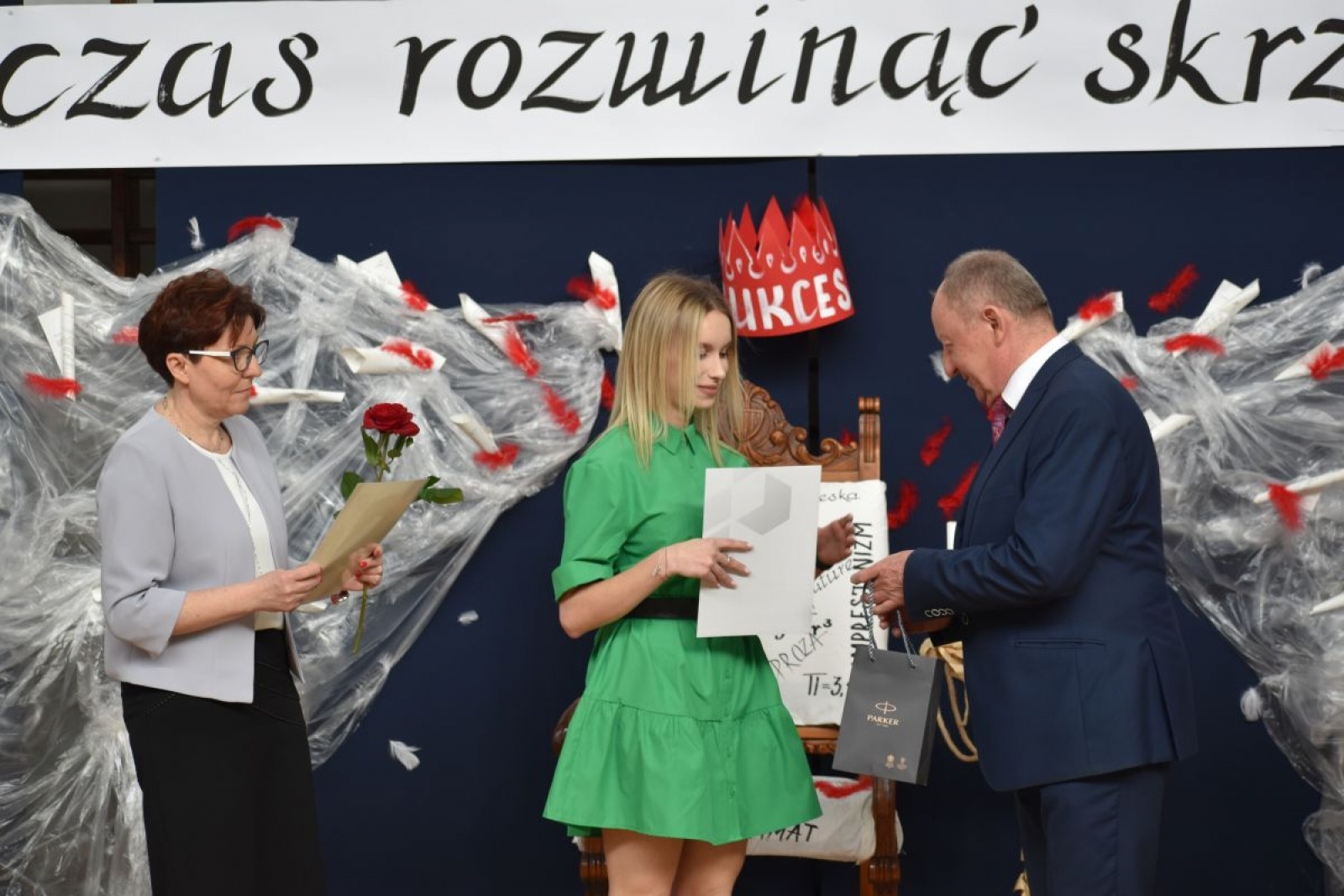 Zdjęcie w galerii na portalu naszwodzislaw.com: Abiturienci zakończyli naukę w powiatowych szkołach wiadomości z regionu