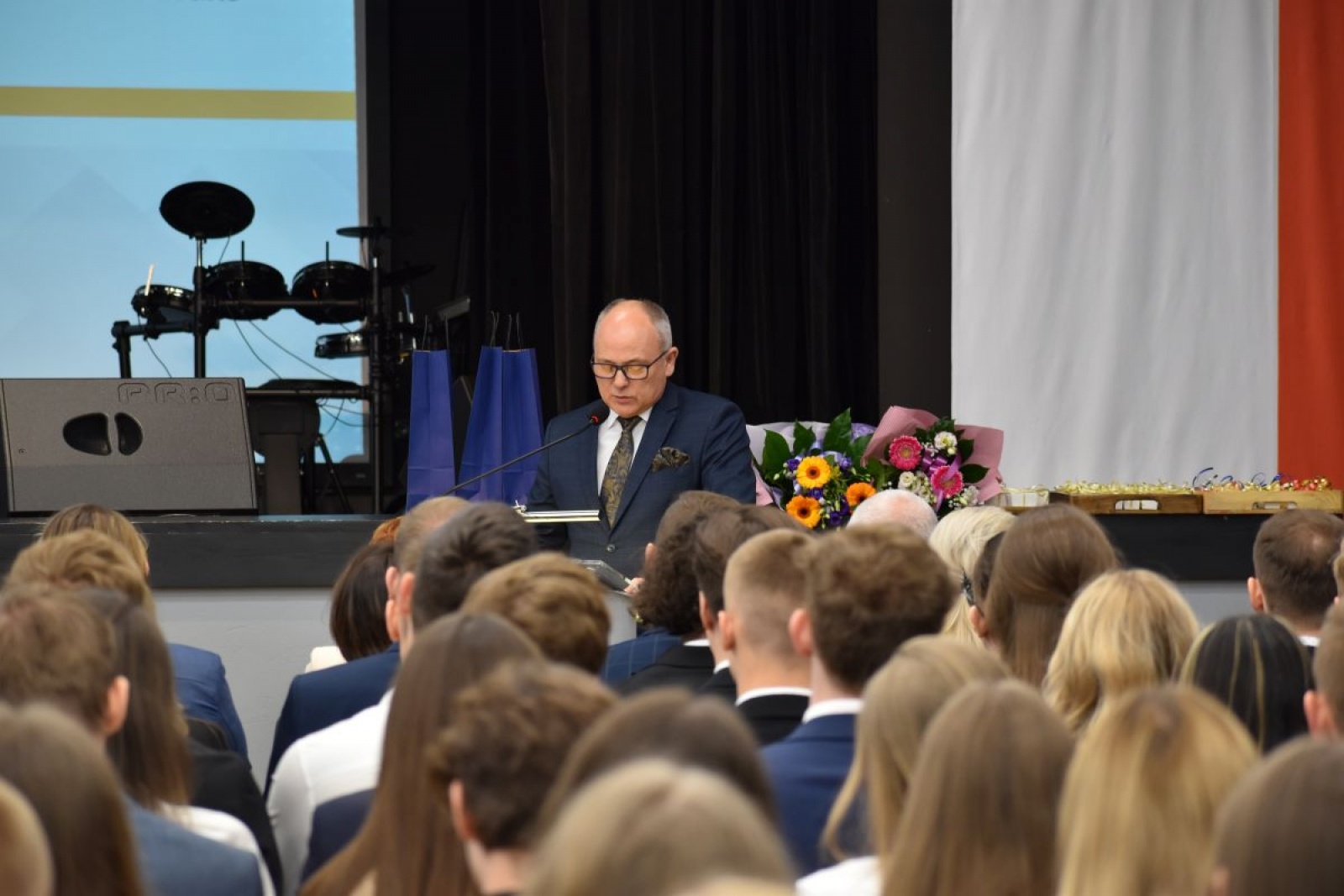 Zdjęcie w galerii na portalu naszwodzislaw.com: Abiturienci zakończyli naukę w powiatowych szkołach wiadomości z regionu