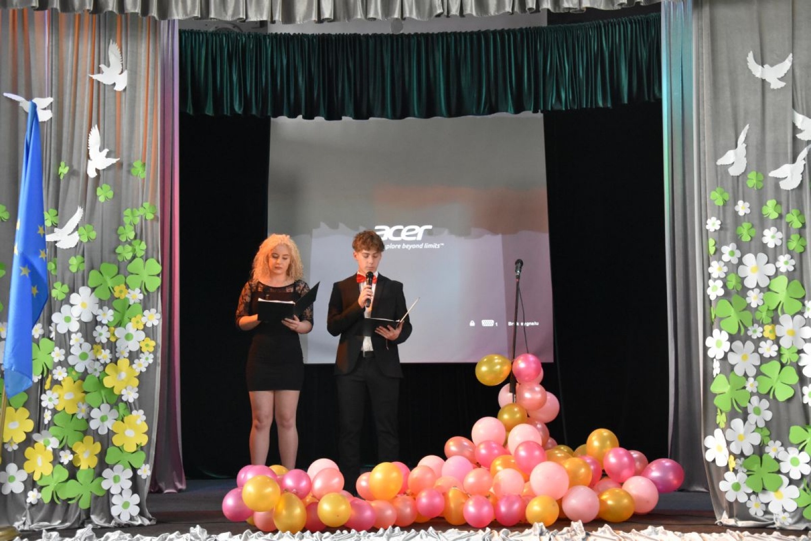 Zdjęcie w galerii na portalu naszwodzislaw.com: Abiturienci zakończyli naukę w powiatowych szkołach wiadomości z regionu