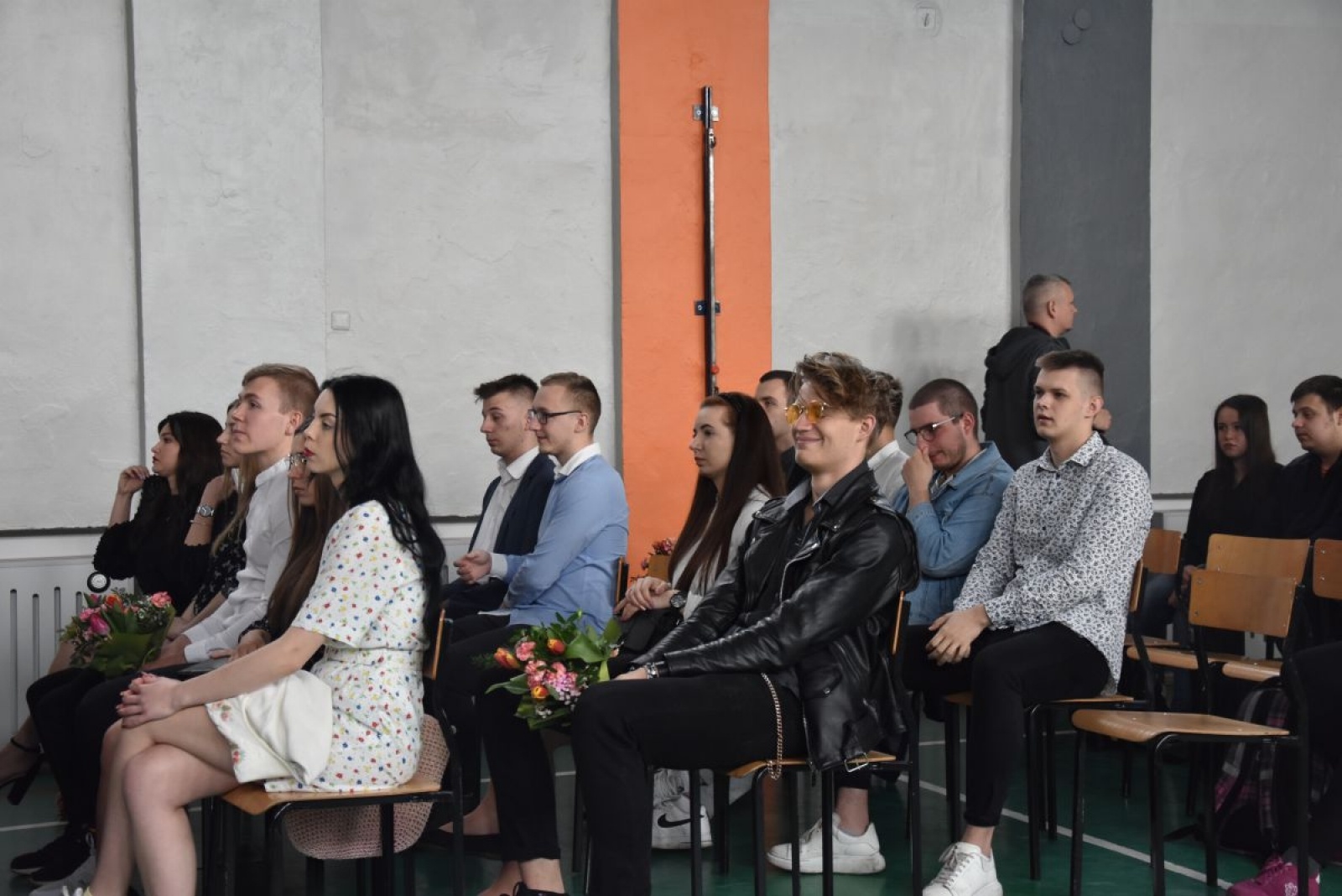 Zdjęcie w galerii na portalu naszwodzislaw.com: Abiturienci zakończyli naukę w powiatowych szkołach wiadomości z regionu