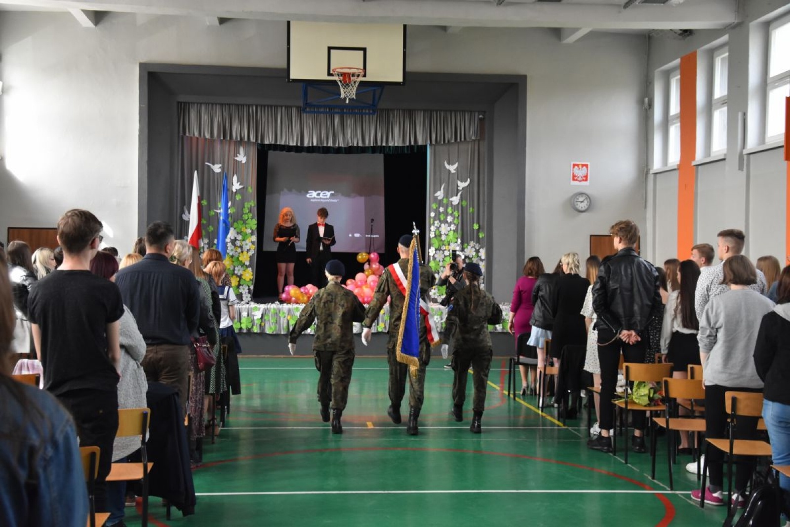 Zdjęcie w galerii na portalu naszwodzislaw.com: Abiturienci zakończyli naukę w powiatowych szkołach wiadomości z regionu