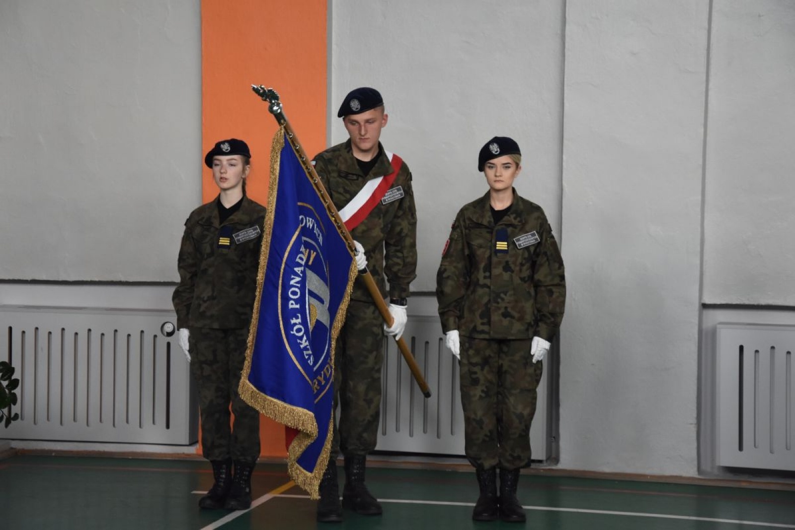 Zdjęcie w galerii na portalu naszwodzislaw.com: Abiturienci zakończyli naukę w powiatowych szkołach wiadomości z regionu