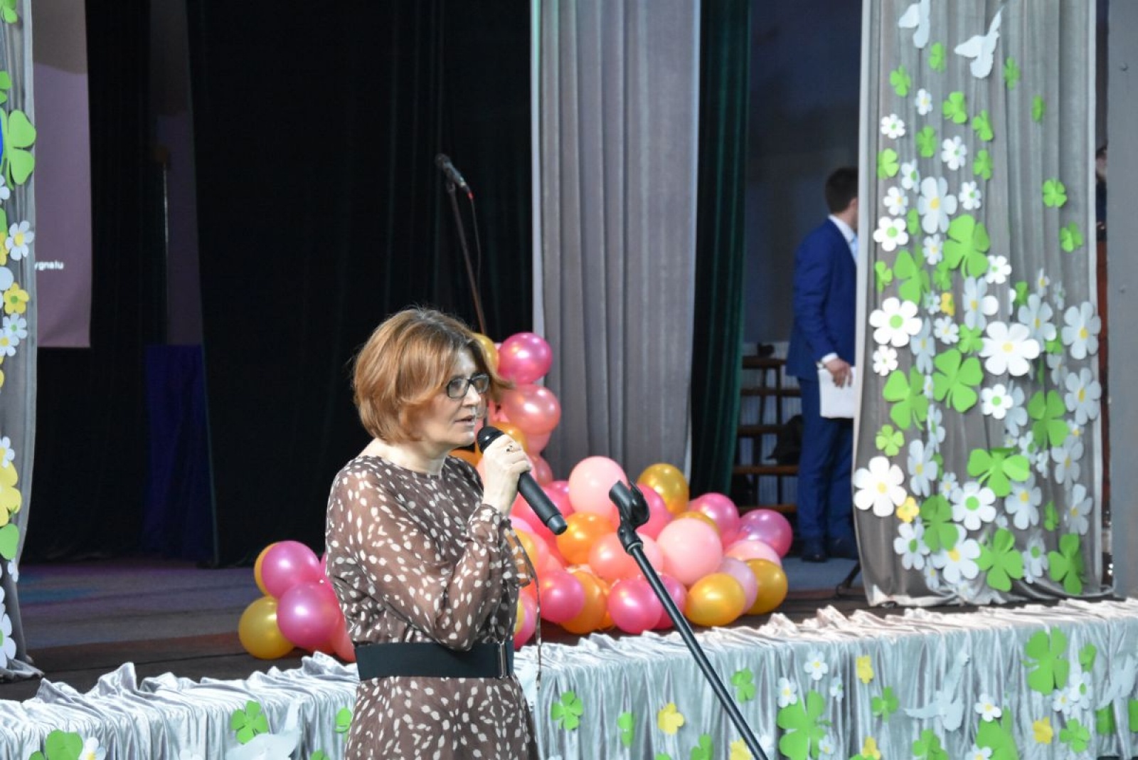 Zdjęcie w galerii na portalu naszwodzislaw.com: Abiturienci zakończyli naukę w powiatowych szkołach wiadomości z regionu