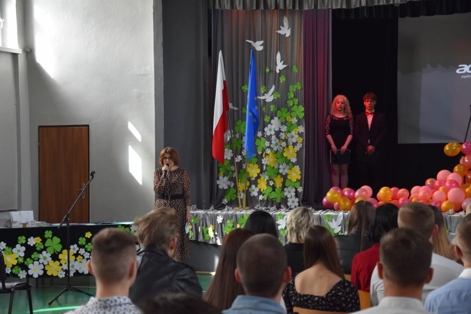 Zdjęcie w galerii na portalu naszwodzislaw.com: Abiturienci zakończyli naukę w powiatowych szkołach wiadomości z regionu