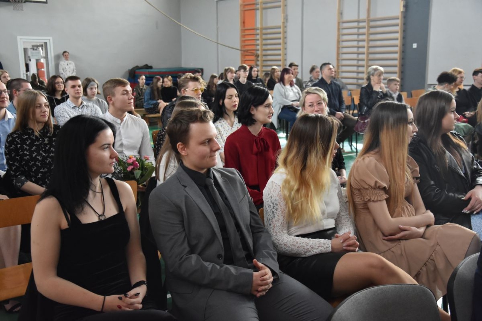 Zdjęcie w galerii na portalu naszwodzislaw.com: Abiturienci zakończyli naukę w powiatowych szkołach wiadomości z regionu