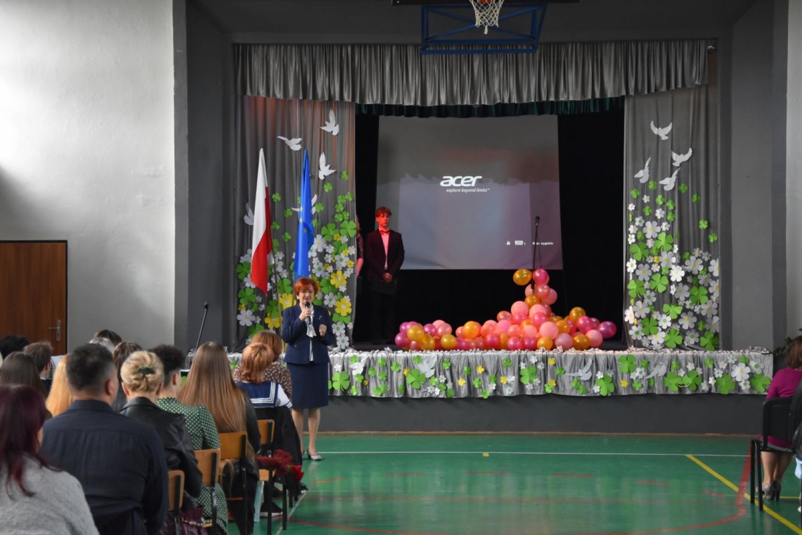 Zdjęcie w galerii na portalu naszwodzislaw.com: Abiturienci zakończyli naukę w powiatowych szkołach wiadomości z regionu