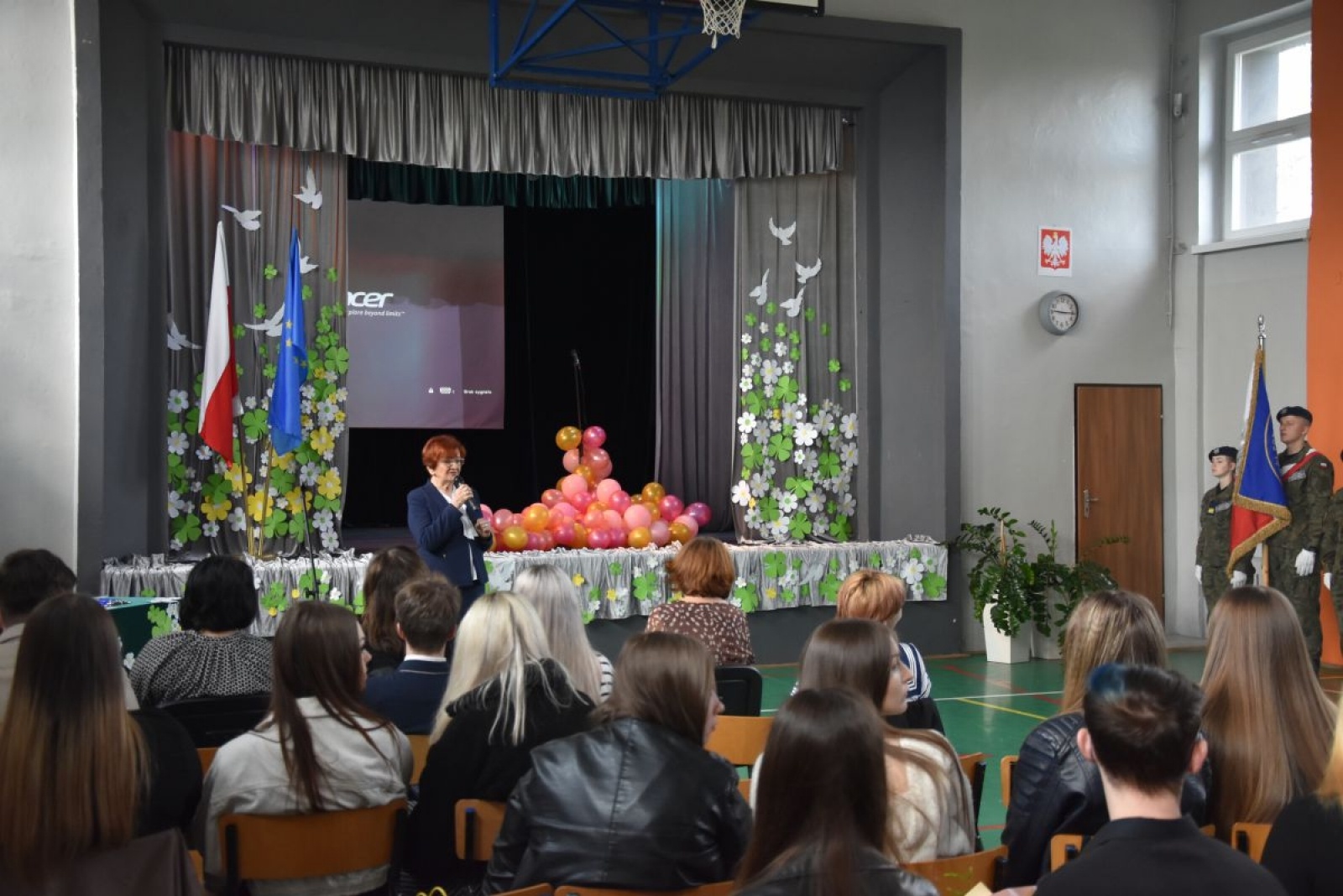 Zdjęcie w galerii na portalu naszwodzislaw.com: Abiturienci zakończyli naukę w powiatowych szkołach wiadomości z regionu