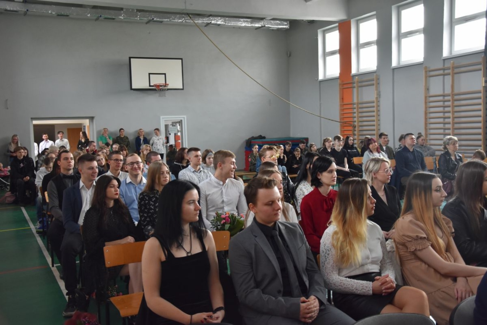 Zdjęcie w galerii na portalu naszwodzislaw.com: Abiturienci zakończyli naukę w powiatowych szkołach wiadomości z regionu