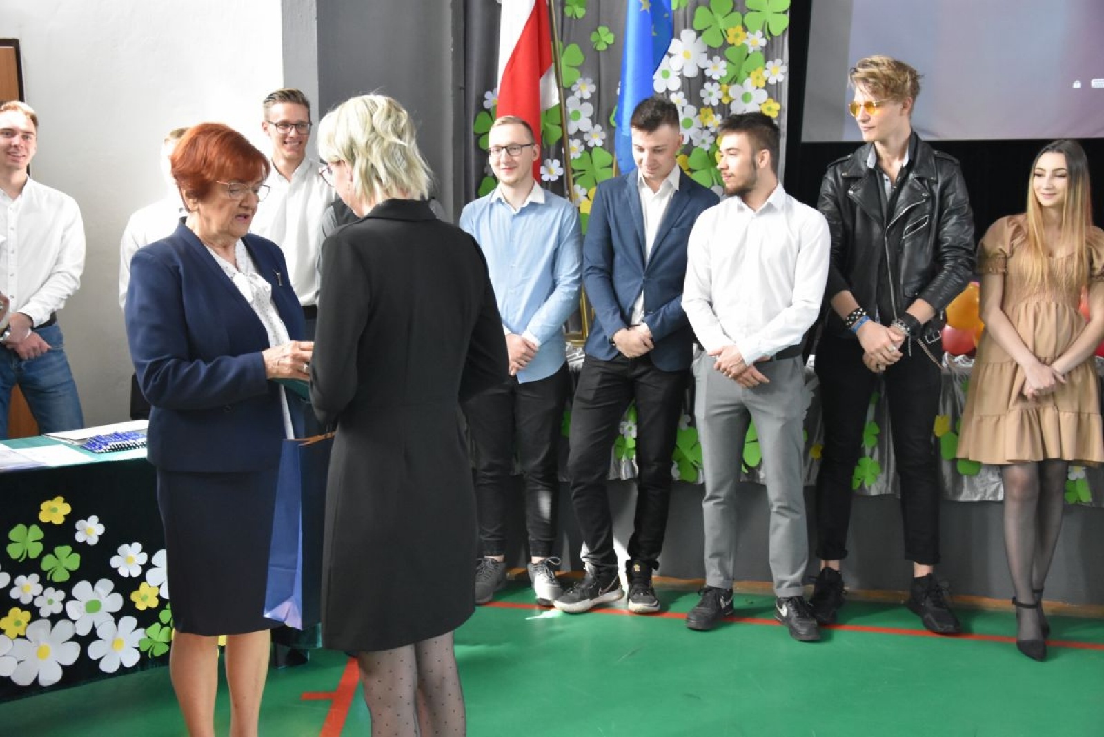 Zdjęcie w galerii na portalu naszwodzislaw.com: Abiturienci zakończyli naukę w powiatowych szkołach wiadomości z regionu