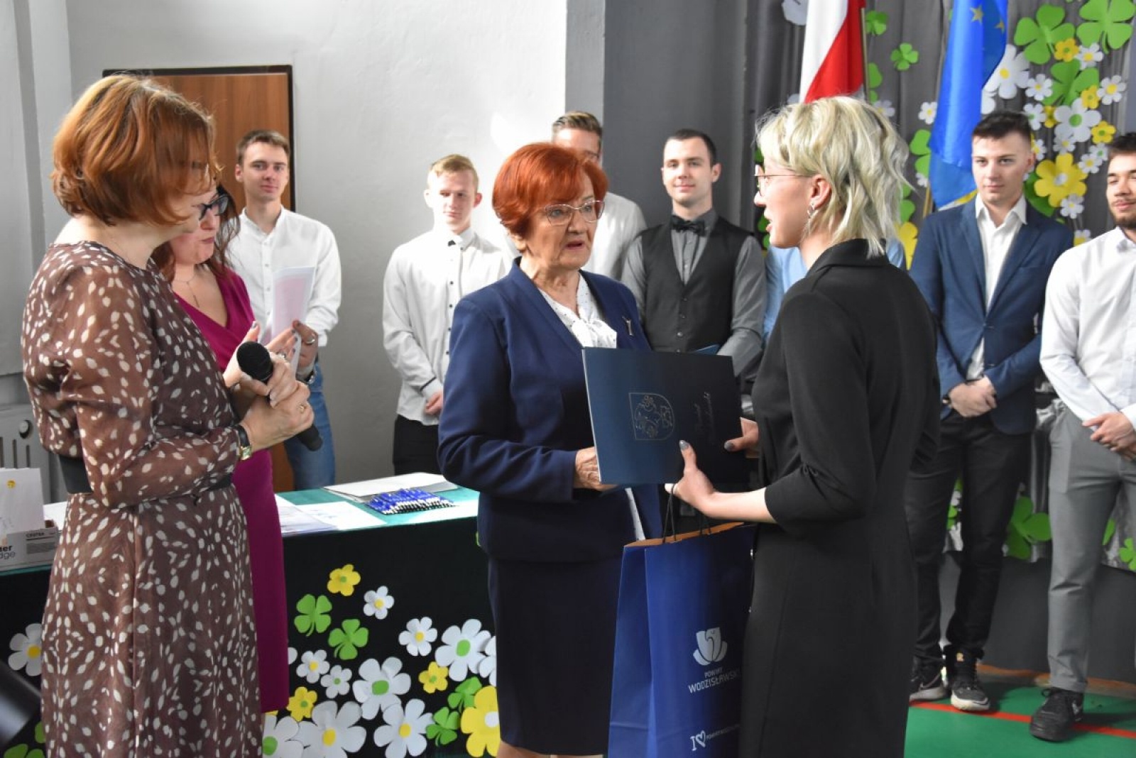 Zdjęcie w galerii na portalu naszwodzislaw.com: Abiturienci zakończyli naukę w powiatowych szkołach wiadomości z regionu