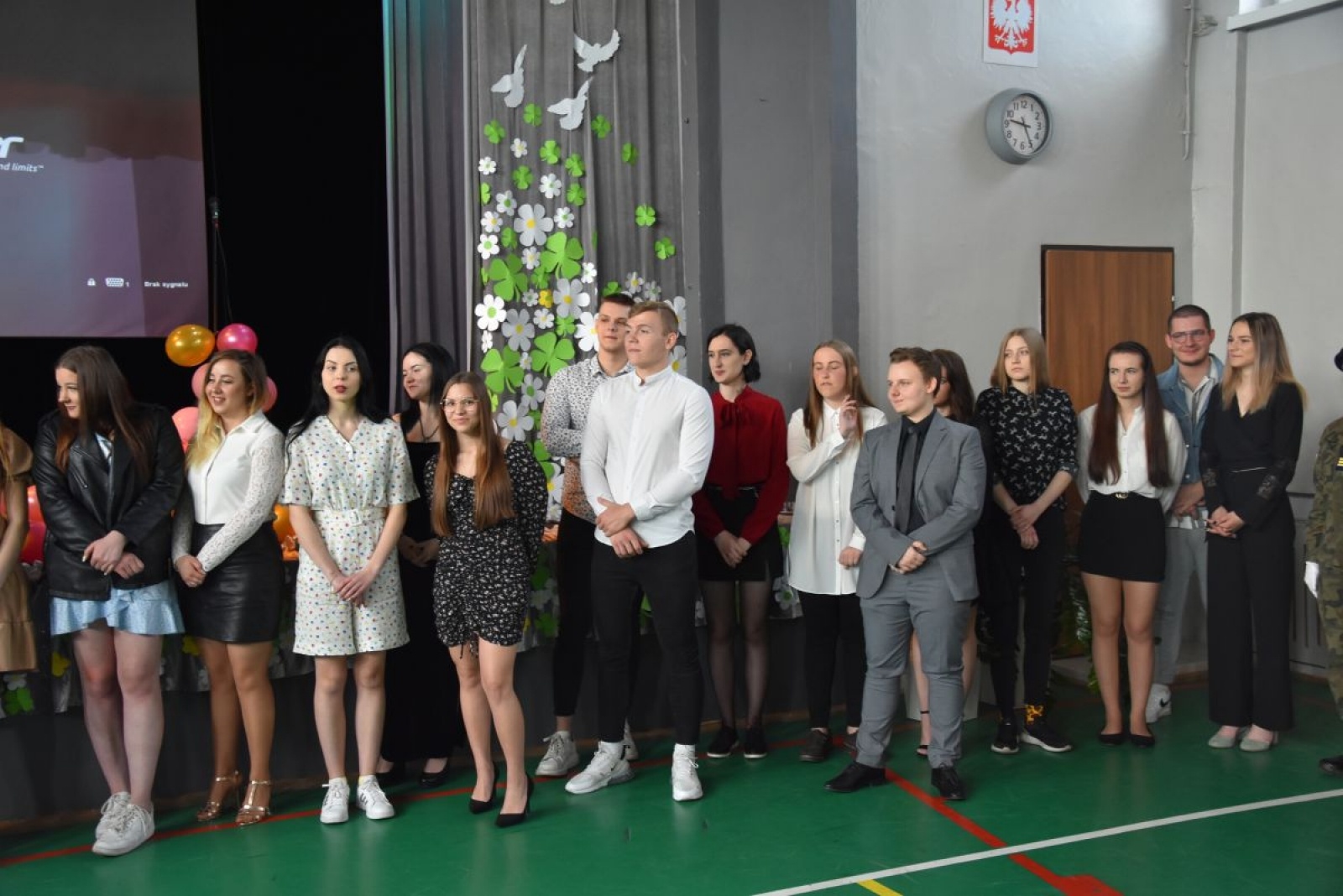 Zdjęcie w galerii na portalu naszwodzislaw.com: Abiturienci zakończyli naukę w powiatowych szkołach wiadomości z regionu