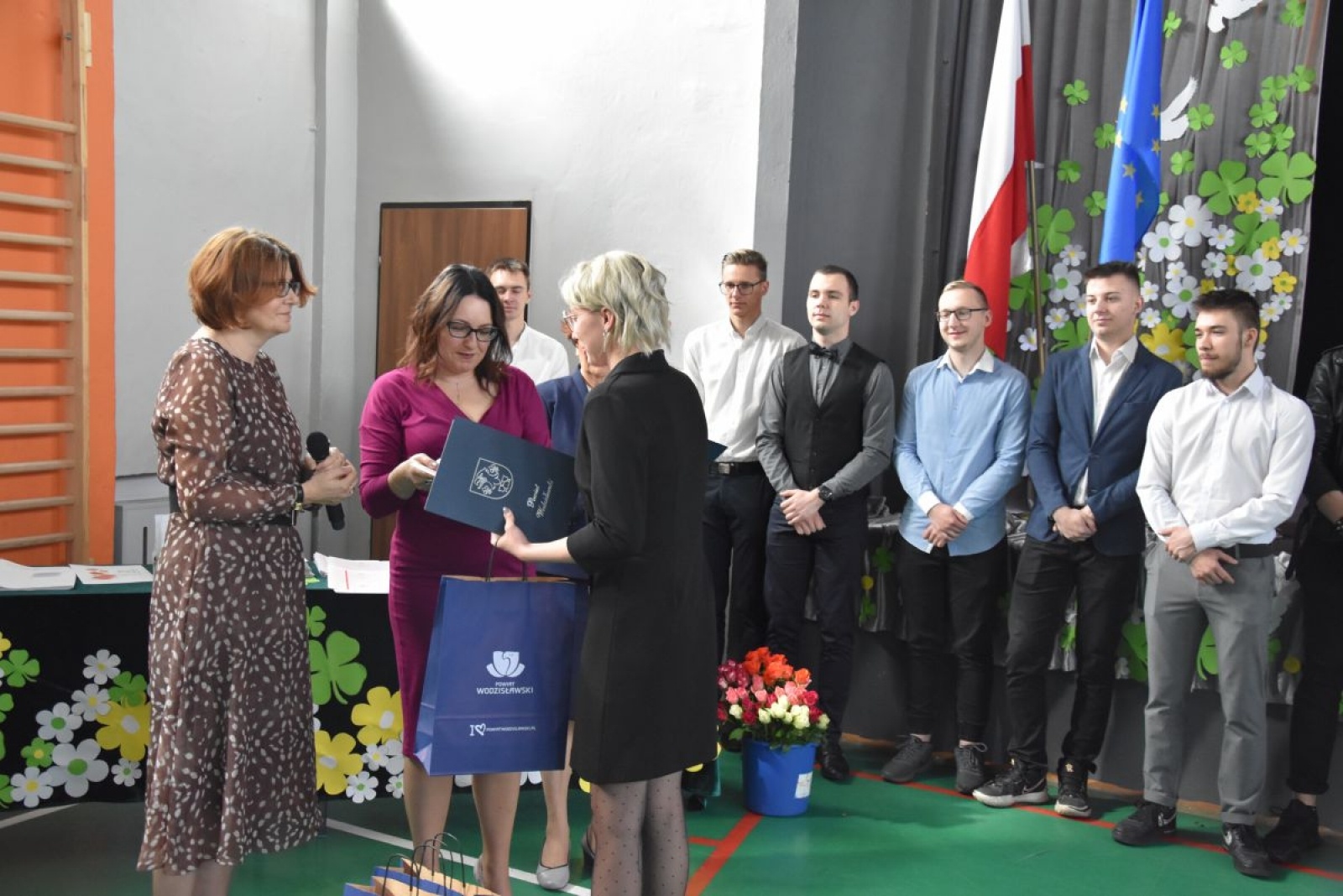 Zdjęcie w galerii na portalu naszwodzislaw.com: Abiturienci zakończyli naukę w powiatowych szkołach wiadomości z regionu